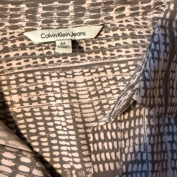 Calvin Klein Jeans Gray and Cream Patterned Top - Picture 2 of 4